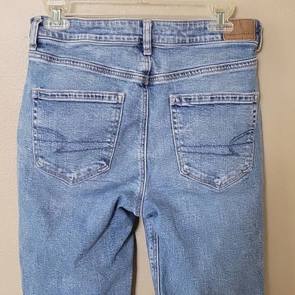American Eagle Strigid Ripped Mom Jeans - Size 6 Short - Picture 8 of 12